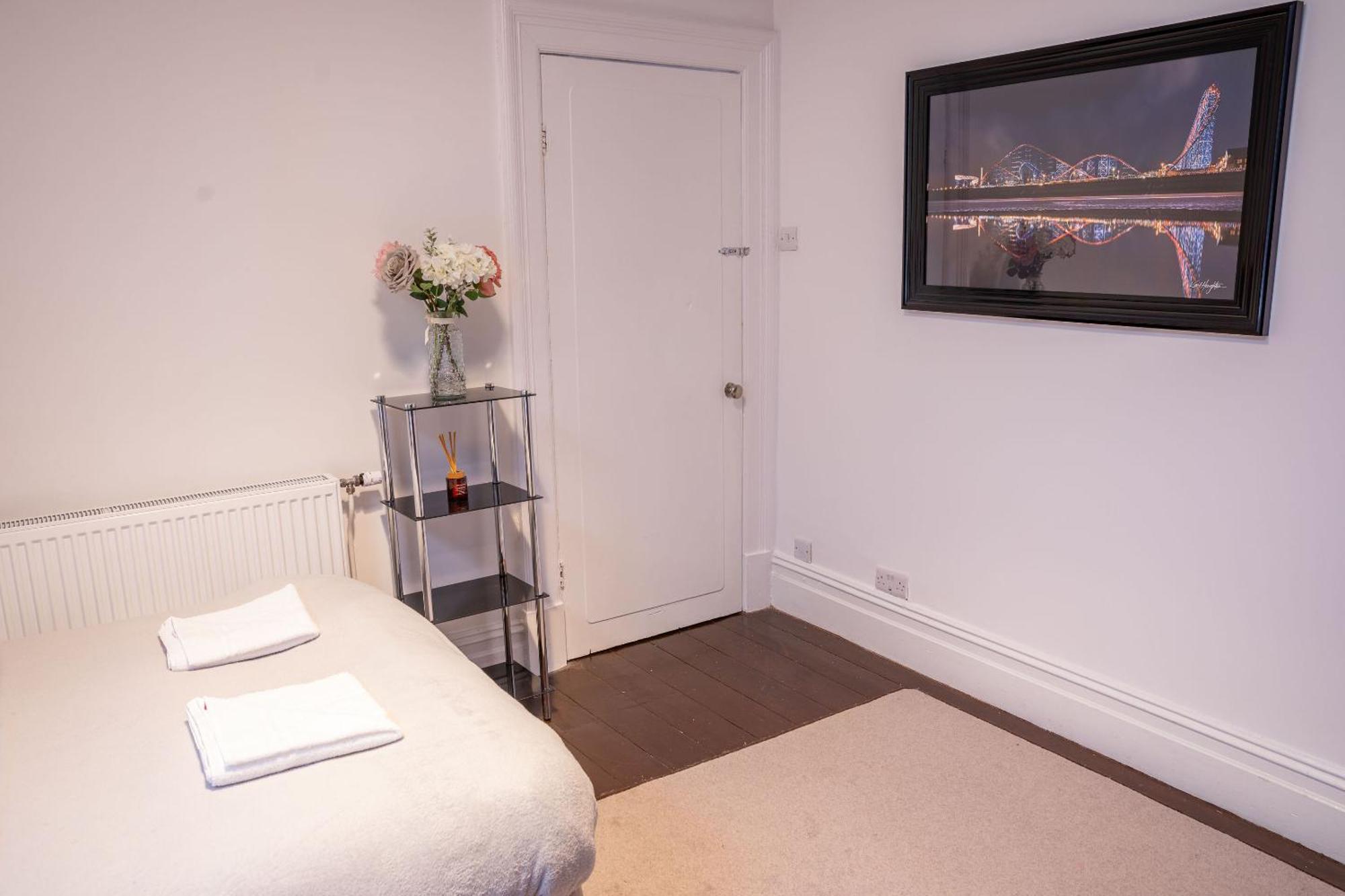 Sapphire House By Sasco Apartment Blackpool Bagian luar foto